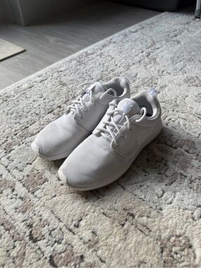 Nike Women’s Roshes Sneakers